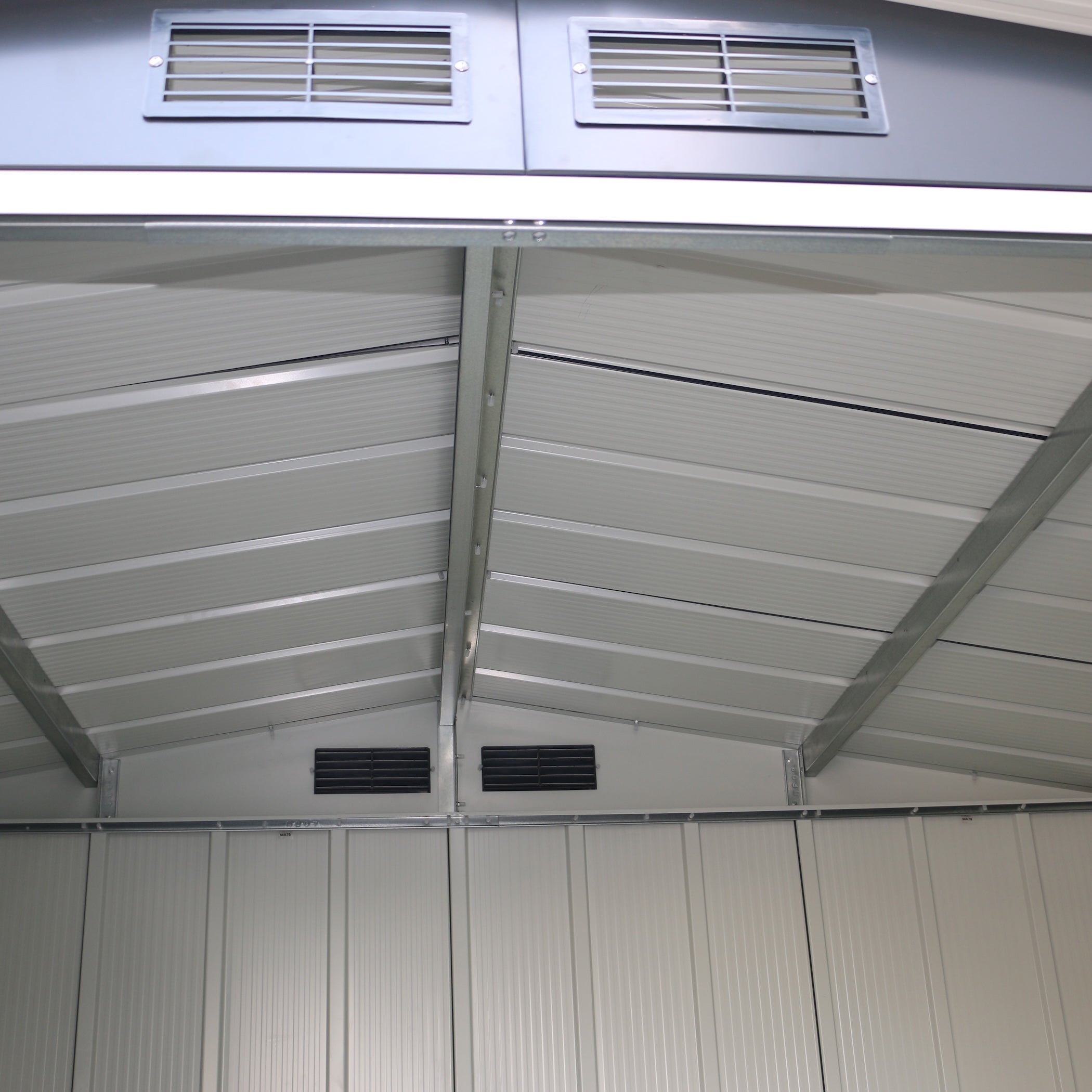 Barracão de metal Duramax ECO 2,52 x 1,74 m - Antracite com detalhes em branco