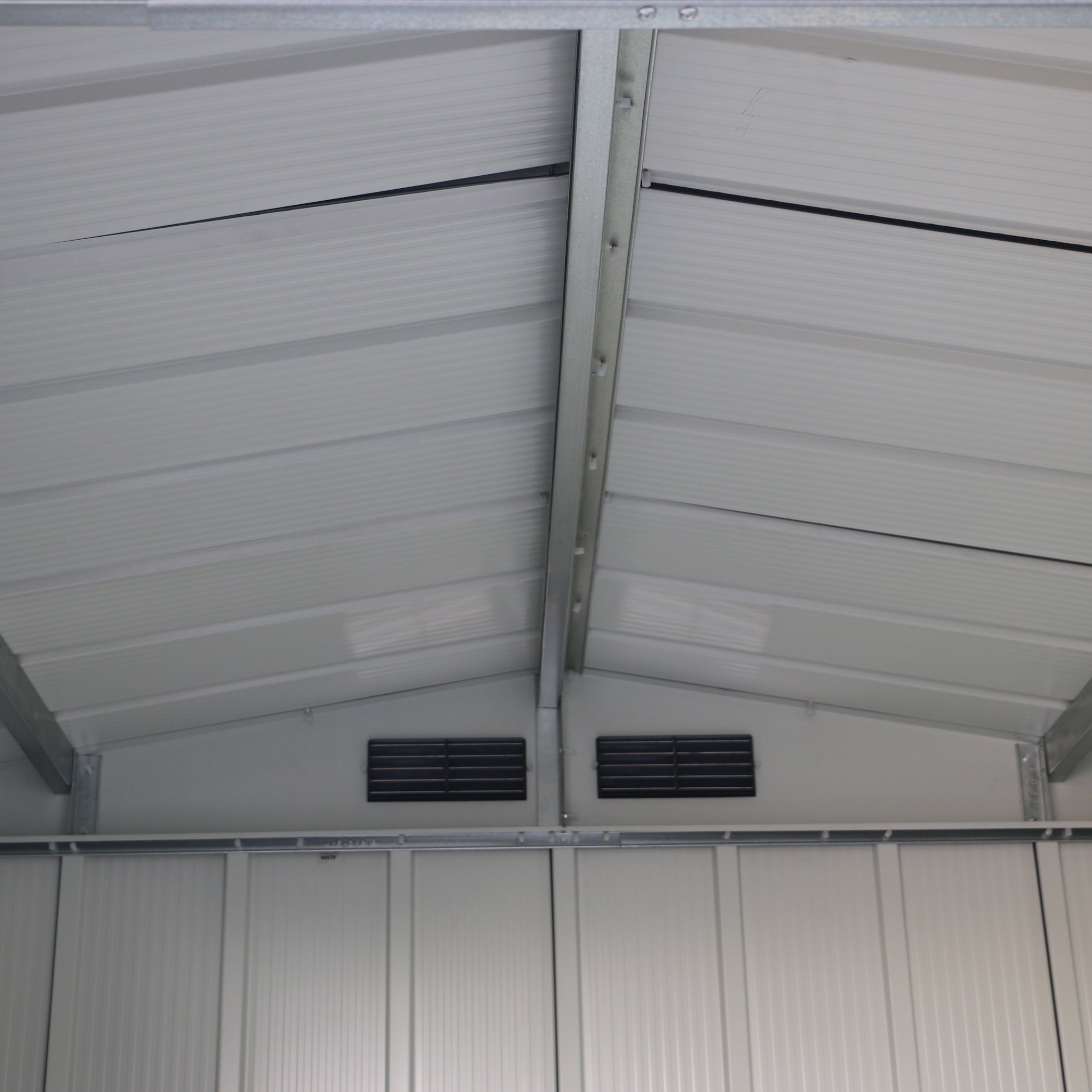 Barracão de metal Duramax ECO 2,52 x 1,74 m - Antracite com detalhes em branco