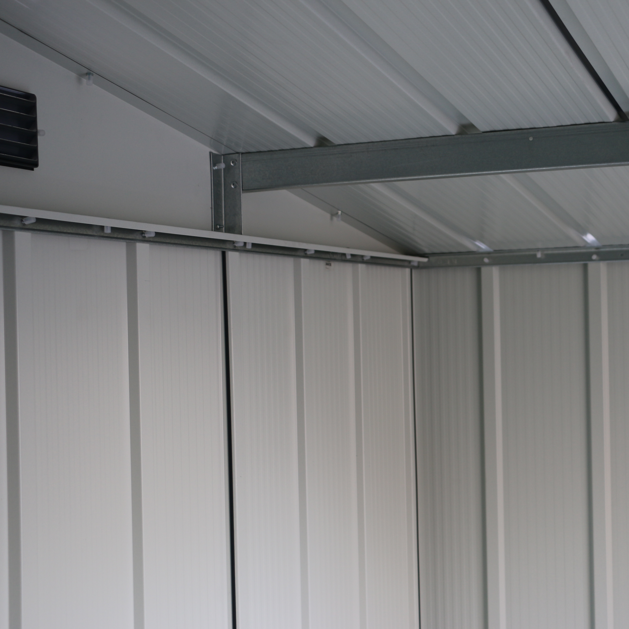 Barracão de metal Duramax ECO 2,52 x 1,74 m - Antracite com detalhes em branco